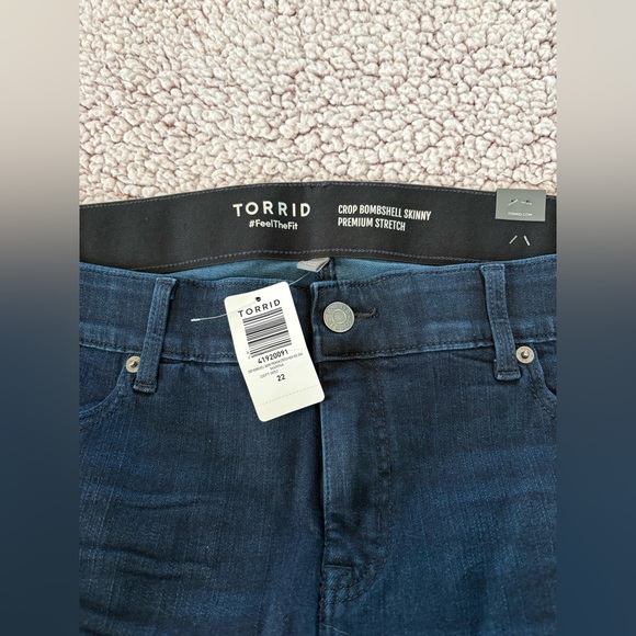 NWT Torrid Crop Bombshell Skinny Premium Stretch - Picture 6 of 10